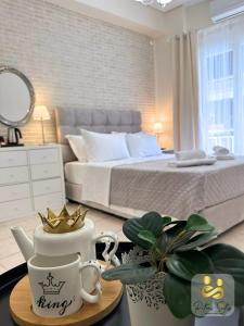 Postel nebo postele na pokoji v ubytování Petras Luxury Suites