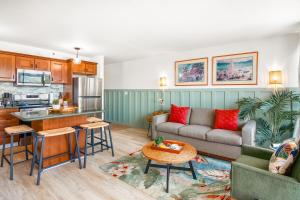 Η κουζίνα ή μικρή κουζίνα στο Stylish Stay at Waikiki, Close to Beach, Parking
