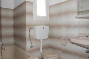 a bathroom with a toilet and a sink at Ξενοδοχείο ΑΡΓΩ in Myrina