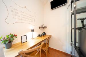 TV a/nebo společenská místnost v ubytování B&B Osteria dello sperone