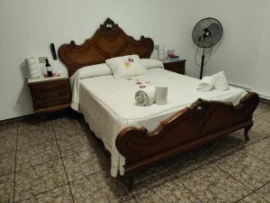 เตียงในห้องที่ vilaboa - servicio de habitaciones