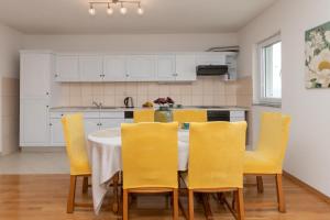 Kuchyň nebo kuchyňský kout v ubytování Apartman Maria