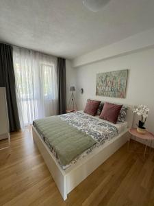 a bedroom with a large bed and a window at Apartman Vera in Brela