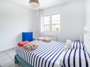 A bed or beds in a room at T3 Vue Mer Clim Wifi Parking
