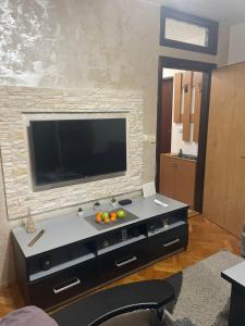 Μια τηλεόραση ή/και κέντρο ψυχαγωγίας στο Biserna skoljkica