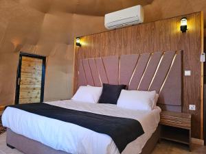 En eller flere senge i et værelse på Star Camp