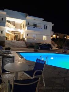 The swimming pool at or close to Michalis Litinas Apartments