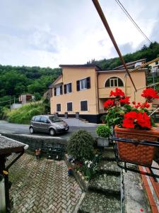 Budova, v ktorej sa apartmán nachádza + 13 fotografií