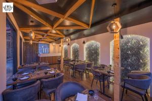 Restaurace v ubytování BlackPearl Cottage - Kufri