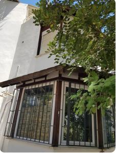 Το κτήριο όπου στεγάζεται  η παραθεριστική κατοικία