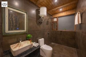 Koupelna v ubytování BlackPearl Cottage - Kufri + 38 fotografií