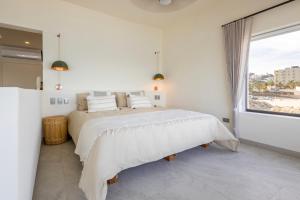 Postel nebo postele na pokoji v ubytování Cabo Break Hotel