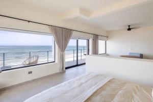 Postel nebo postele na pokoji v ubytování Cabo Break Hotel