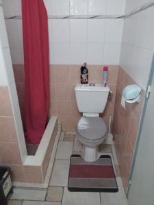 A bathroom at LA COLOMBE