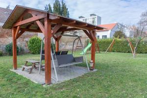 Vonkajšia záhrada v ubytovaní Apartment City Inn Pécs