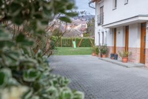 Vonkajšia záhrada v ubytovaní Apartment City Inn Pécs
