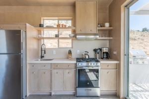 Una cocina o kitchenette en Pause House - AM - your break in Joshua Tree