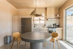 Una cocina o kitchenette en Pause House - AM - your break in Joshua Tree