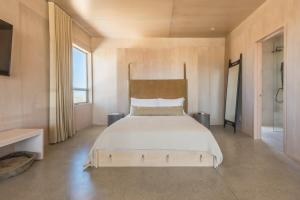 Una cama o camas en una habitación de Pause House - AM - your break in Joshua Tree