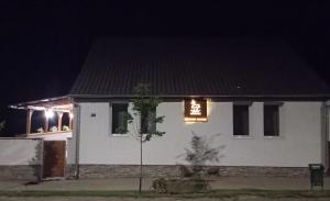 The building in which a vendégházakat is located