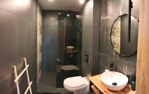 Phòng tắm tại Apartament na Glinkach 22
