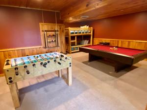 Τραπέζι μπιλιάρδου στο Million Dollar View by Eden Crest