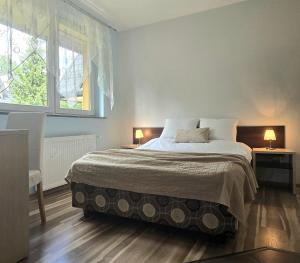Posteľ alebo postele v izbe v ubytovaní Willa Jagiellonka apartamenty w centrum, parking