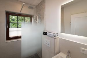a bathroom with a sink and a mirror at Rüm Hart II, Weestersir in Hörnum
