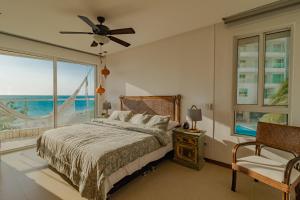 a bedroom with a bed and a fan and a window at Irotama Reservado Apartamento frente al mar in Santa Marta