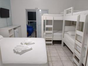 Двох'ярусне ліжко або двоярусні ліжка в номері Pousada Sol & Mar