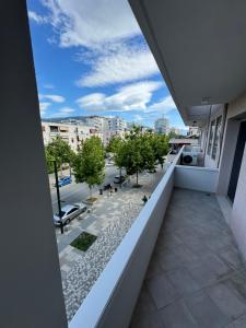 Un balcón o terraza en Vlora Centre Spacious Lions Gate 5