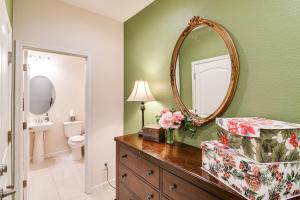 Φωτογραφία από το άλμπουμ του 16 Mi to Lake Tahoe Carson City Townhome σε Κάρσον Σίτι