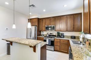 Φωτογραφία από το άλμπουμ του 16 Mi to Lake Tahoe Carson City Townhome σε Κάρσον Σίτι