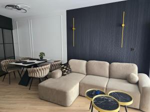 Χώρος καθιστικού στο Apartament Stone Hill z basenem i widokiem na góry