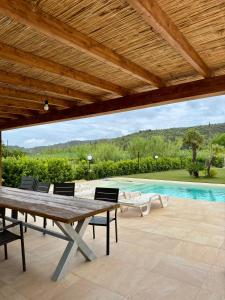 Bazén v ubytování VILLETTA LE PAVANE ISOLA D'ELBA nebo v jeho okolí