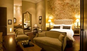 Postel nebo postele na pokoji v ubytování Bastión Luxury Hotel + 37 fotografií