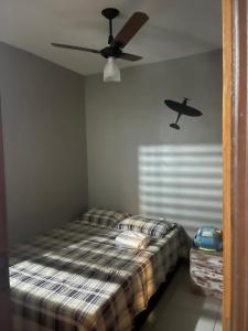 a bedroom with a bed and a ceiling fan at Lagos de Itaipava in Bom Sucesso