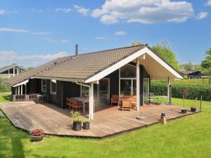 Κήπος έξω από το 4 star holiday home in Hadsund-By Traum