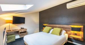 Postel nebo postele na pokoji v ubytování Best Western Hotel Atrium Valence