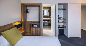 Postel nebo postele na pokoji v ubytování Best Western Hotel Atrium Valence