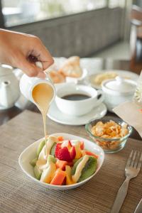 Makanan di atau berdekatan hotel