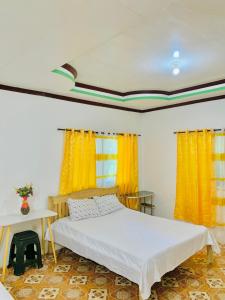 Säng eller sängar i ett rum på Masayay Homestay With Starlink Wifi