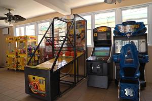 a room with two arcade machines and a video game at Compass Family Resort in Wildwood Crest