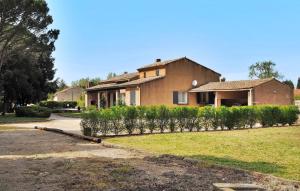 Budova, kde se prázdninový dům nachází + 26 fotografií