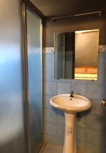 Koupelna v ubytování Prime Location, Spacious & Modern 4BR City Townhouse