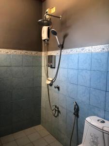 Koupelna v ubytování Prime Location, Spacious & Modern 4BR City Townhouse