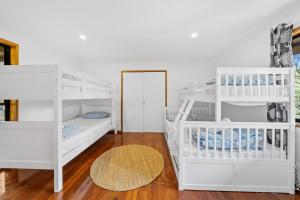 Ένα ή περισσότερα κρεβάτια σε δωμάτιο στο Baumhaus by Discover Stradbroke