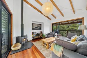 Χώρος καθιστικού στο Baumhaus by Discover Stradbroke