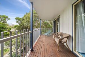 Balcony o terrace sa A Turtle House by Discover Stradbroke