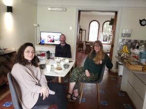 Uma TV ou centro de entretenimento em Hostal Boutique Casa La Barca
